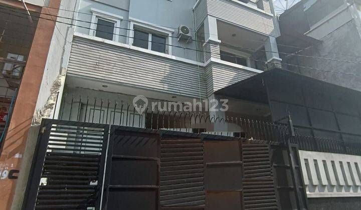 DIJUAL RUMAH USAHA ATAU GUDANG + KANTOR DENGAN LIFT BARANG DI PADEMANGAN 1