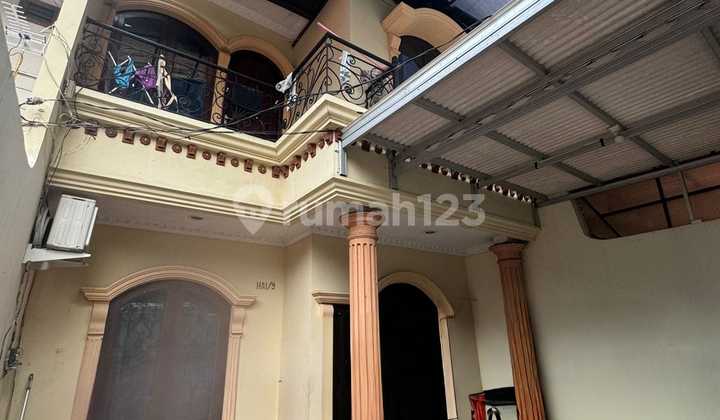 For Sale, Ready-to-Occupy House in Sunter Karya, Row, 3-Car Road