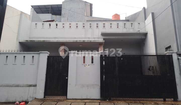 For Sale House in a Strategic Location in Cempaka Putih For Sale House in a Strategic Location in Cempaka Putih