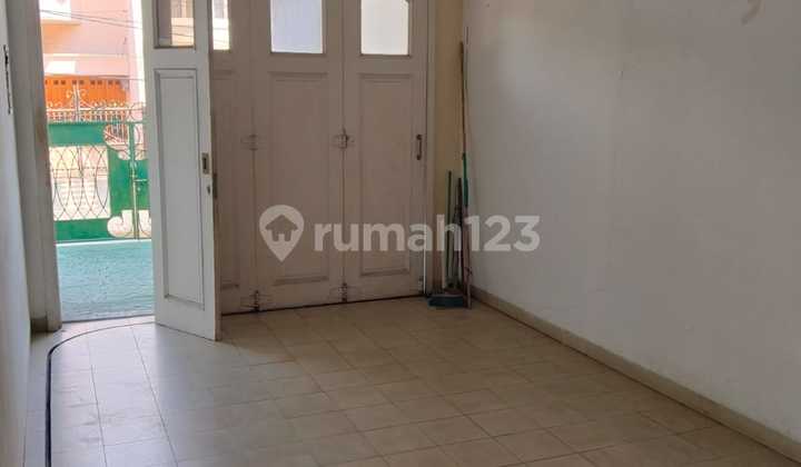 For Sale Luxury Old Money House With High-Quality Materials And Still Very Sturdy 2