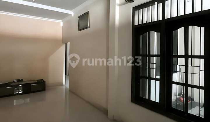 Dijual Rumah 2 Lantai Siap Huni di Perumnas Banyumanik 2