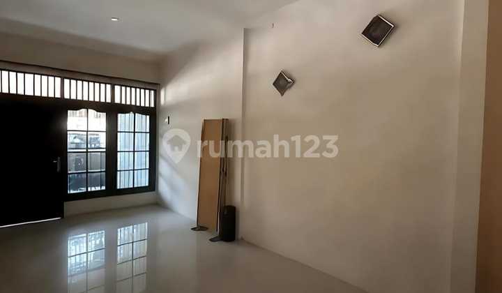 Dijual Rumah 2 Lantai Siap Huni di Perumnas Banyumanik 1