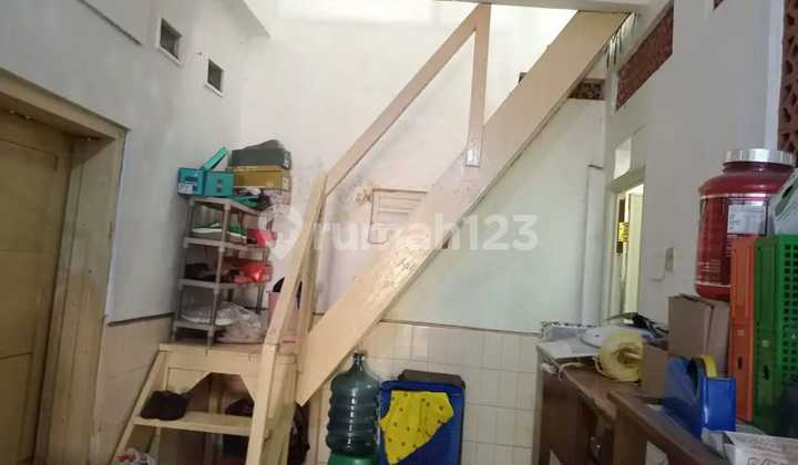 Dijual Rumah 1,5 Lantai Layak Huni bisa Buat Kos Kosan di Peleburan 1