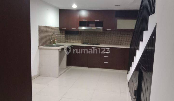 Rumah 2 lantai di taman palem citra kalideres siap huni 1