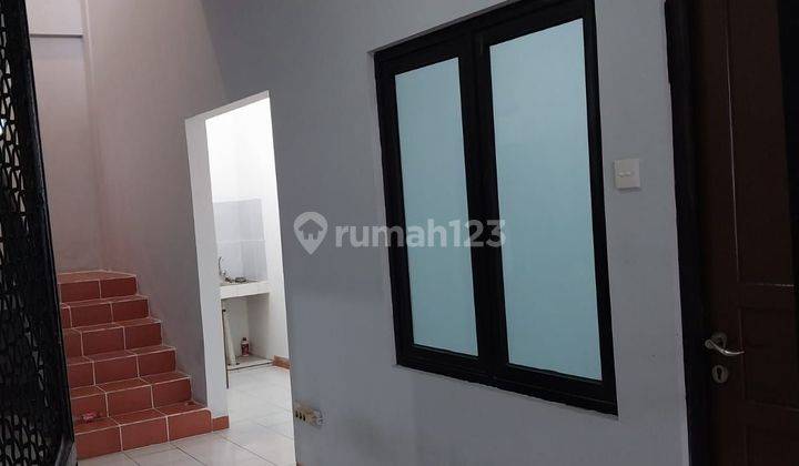 Rumah 2 lantai cocok untuk usaha kost dekat kampus 1