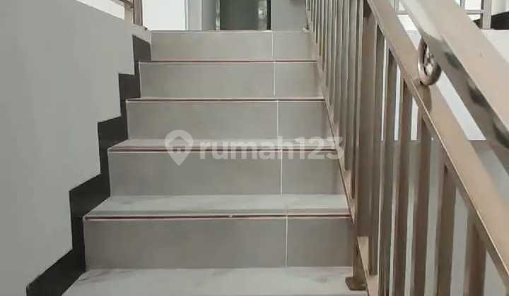 Rumah 2.5 Lantai Di Kosambi Baru Hoek 2