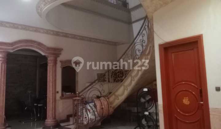 Ready-to-Occupy House in Muara Karang 2.5 Floors 2