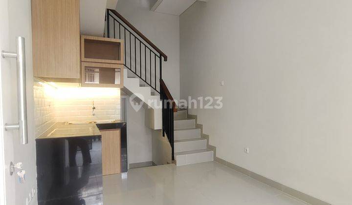 Rumah 3 Lantai Di Taman Ratu Jakarta Barat Siap Huni Dan Terenovasi 1