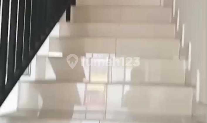 Ruko Besar Kota Wisata 3 Lantai di Ciangsana, Gunung Putri, Bogor #567