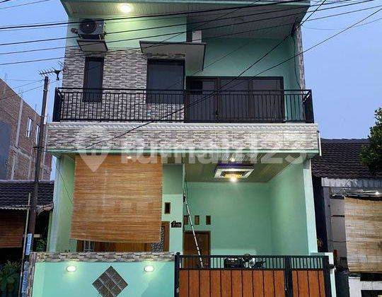 Rumah Bekasi Utara 3 Lantai 5KT 3KM Semi Furnished di Bekasi 1