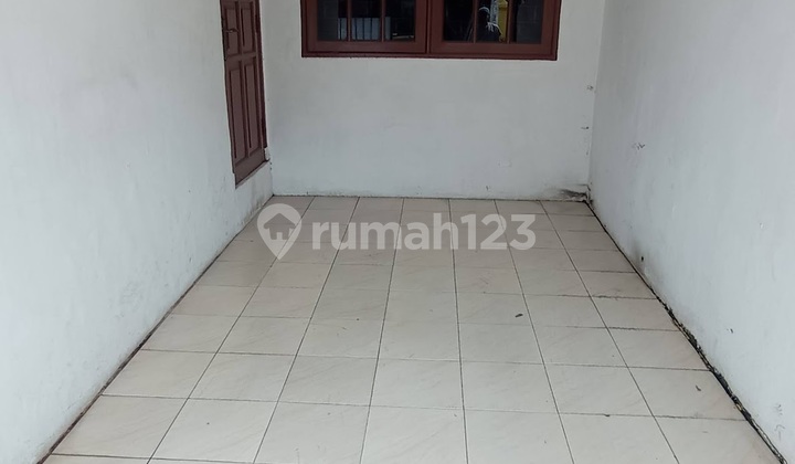 Taman, Garasi Besar, Komplek Aman Disewakan Rumah 3 Lantai di Rawamangun #1421 Taman, Garasi Besar, Komplek Aman Disewakan Rumah 3 Lantai di Rawamangun #1421
