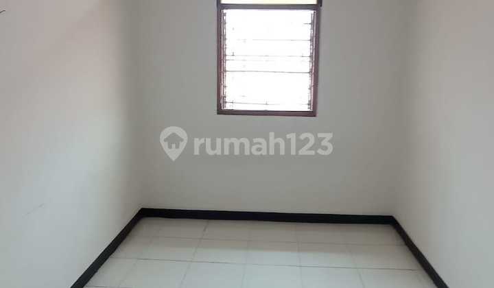 Bebas Banjir Aman Strategis, Rumah 2 Lantai Disewakan di Pulo Asem, Jakarta Timur #1406 2