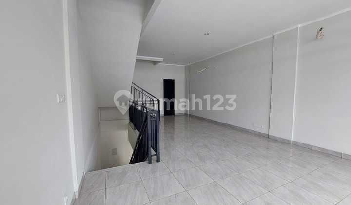 Crystal Shop Unit New Shop Complex in Summarecon Bekasi #470 2