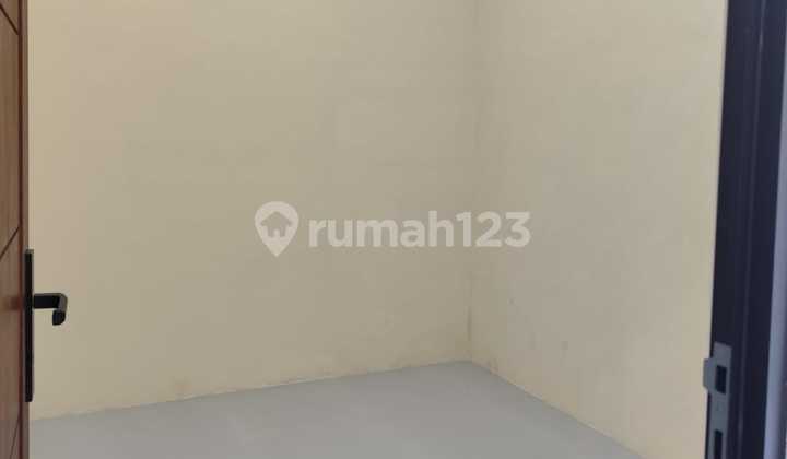 Celling Tinggi 3.6M, Hadap Utara, Lingkungan Nyaman Rumah di Harapan Indah, Bekasi #1428 2