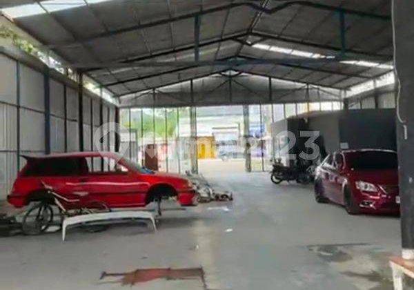 Gudang Bojong Kulur di jalan utama, Bojong Kulur, Bekasi 2