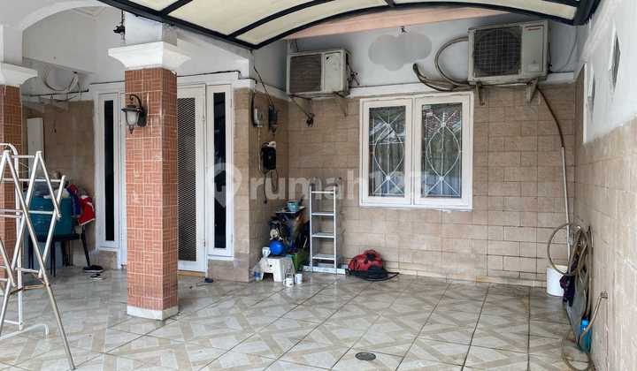 Taman Belakang, Carport 2 Mobil, Dekat Sekolah Rumah di Harapan Indah 1 Bekasi #1452