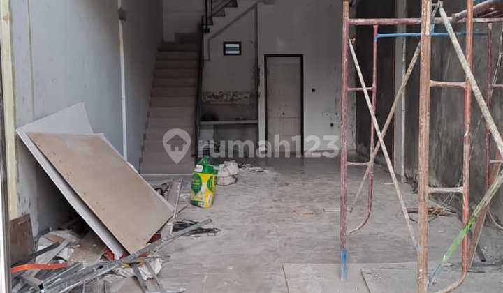 Strategis, 3 Lantai, SHM Ruko Disewakan di Jatiwaringin, Bekasi #1462 2