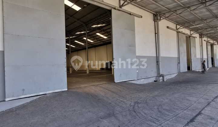 Gudang Narogong 3600M Akses Kontainer di Jalan Raya Narogong, Bekasi #818 Gudang Narogong 3600M Akses Kontainer di Jalan Raya Narogong, Bekasi #818