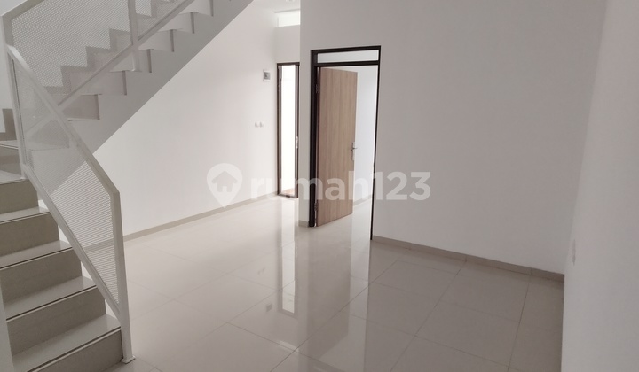 Rumah Minimalis Baru 2 Lantai di Taman Kopo Indah