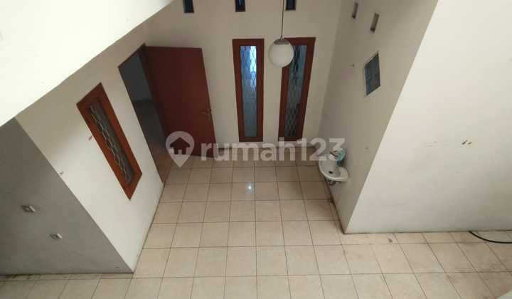 Rumah Bagus Shm 1,5 Lantai di Taman Kopo Indah