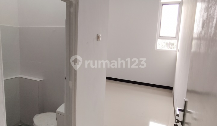 Rumah Murah Di Taman Kopo Indah !! Harga Langka !! 2 Lantai SHM 2