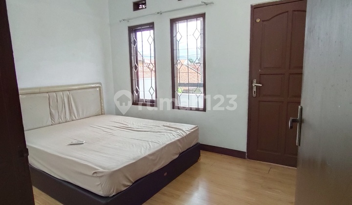 Rumah Minimalis 2 Lantai Lux SHM di Taman Kopo Indah 2