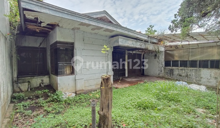 Hitung Tanah !! Bangunan Lama Lebar Muka 11 di Kopo Sari