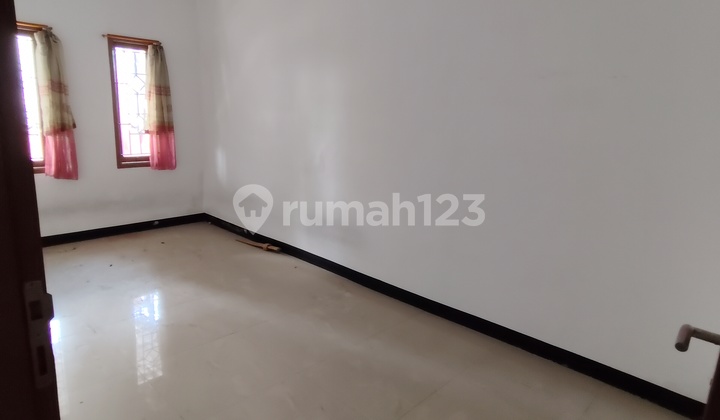 Sewa Rumah Bagus 2 Lantai di Taman Kopo Indah 2