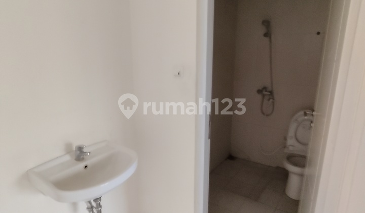 Rent 1-Story House with Rooftop Terrace in Taman Kopo Indah Cluster 2