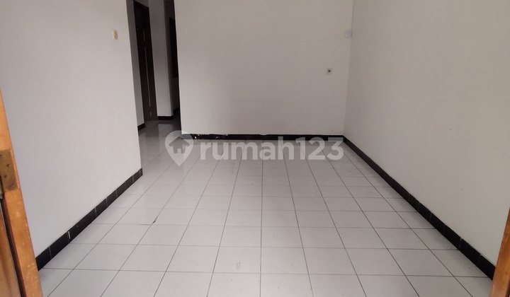 House suitable for Business Near Main Road Taman Kopo Indah House suitable for Business Near Main Road Taman Kopo Indah