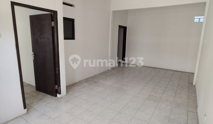 Rumah 1 Lantai SHM Dekat ke Jalan Utama Taman Kopo Indah