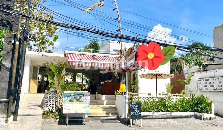 CAFE AT BATU BOLONG CANGGU NEAR BEACH 1