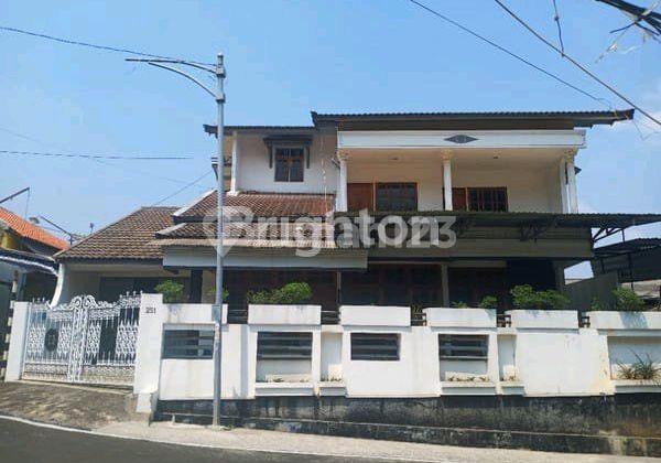 Dijual Rumah Besar Siap Pakai Dua Lantai Luas  1