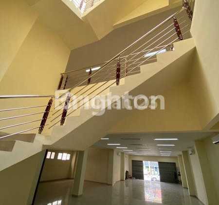 Strategic 3-Story Shophouse in the Center of Semarang City 2