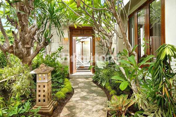 Luxury Fully Furnished Villa in Jimbaran Ready to Occupy &amp; Strategic
