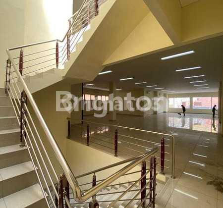 Strategic 3-Story Shophouse in the Center of Semarang City 1