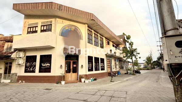 A building with Classic and Antique Design on Jalan Kedasih 1