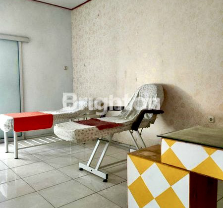 Former Clinic Strategic House on Jalan Fatmawati, Pedurungan, Semarang. 1