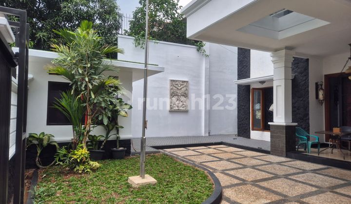 Beautiful Luxurious 2-Story House in a Strategic Location, Kemang, South Jakarta 2