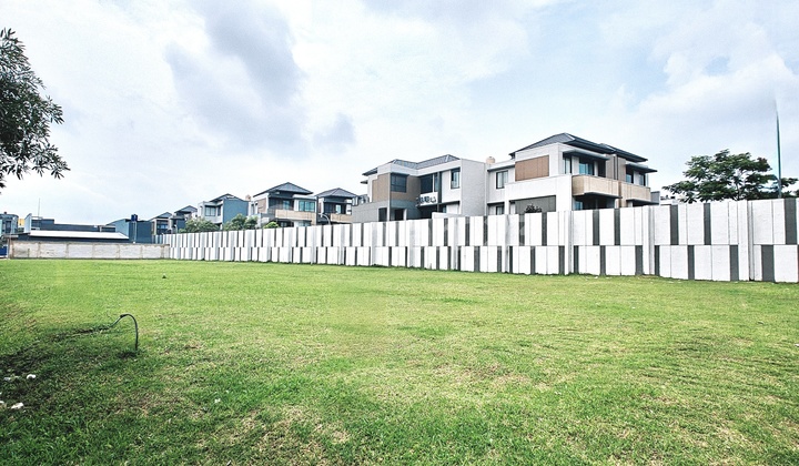 Affordable Price Rare Commercial Plot! Hook Position Strategic Location Suitable for Business in BSD Daikanyama Zora - Tangerang