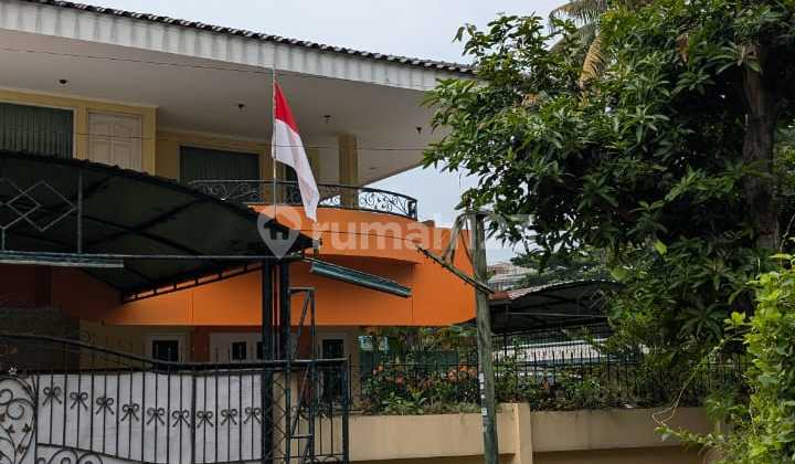 Rumah Hitung Tanah Lokasi Strategis di Pondok Indah, Jakarta Selatan Rumah Hitung Tanah Lokasi Strategis di Pondok Indah, Jakarta Selatan