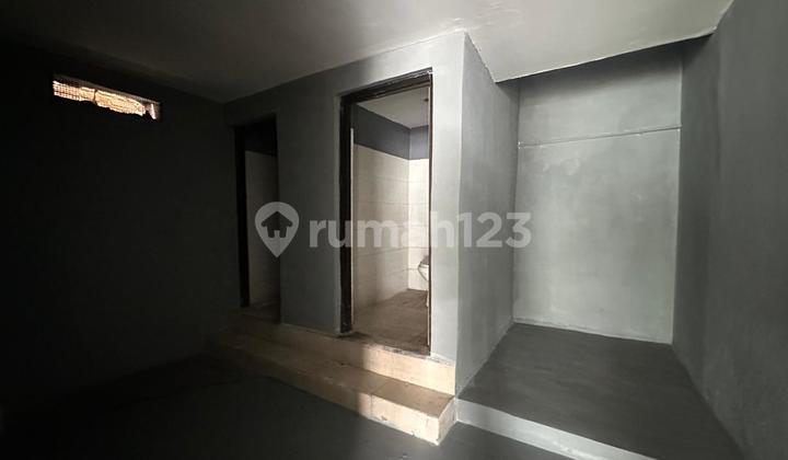 Nice 2-Storey Shop House with Strategic Roadside Location on Tb Simatupang, South Jakarta 2
