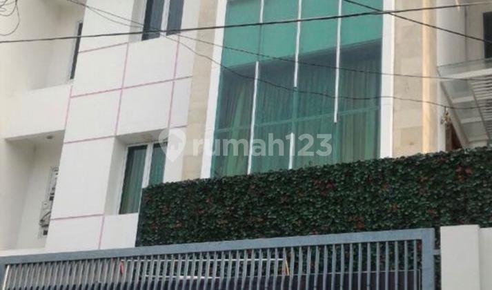 Rumah Indah 3 Lantai Siap Huni Lokasi Premium di Pondok Indah Niaga Hijau - Jakarta Selatan Rumah Indah 3 Lantai Siap Huni Lokasi Premium di Pondok Indah Niaga Hijau - Jakarta Selatan