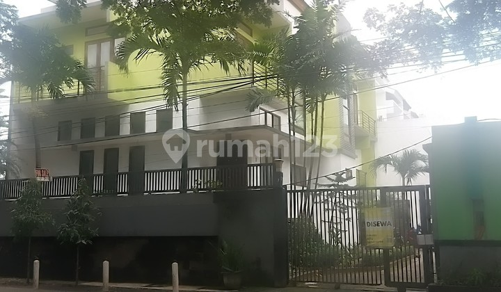Rumah Minimalist Modern Siap Huni 3 Lantai Letak Strategis di Jatipadang - Jakarta Selatan 2