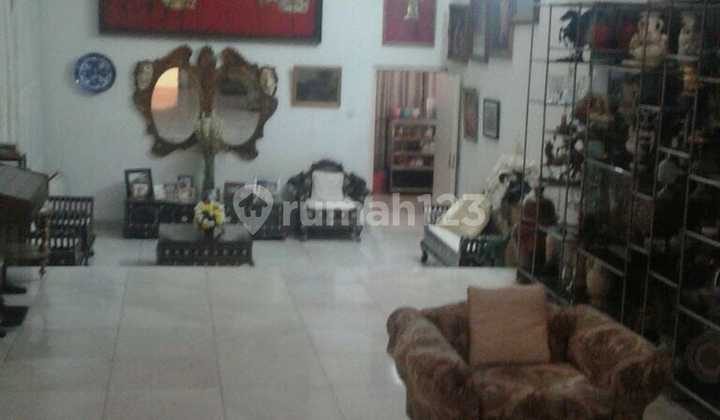 Rumah Tua Lokasi Premium Dekat Pusat Bisnis dan Perkantoran di Kawasan Elit Wijaya, Kebayoran Baru - Jakarta Selatan