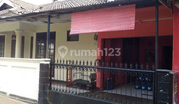 Rumah Bagus Posisi Hoek Lokasi Strategis di Ampera Kemang - Jakarta Selatan