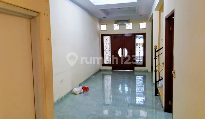 2-Storey Office House Behind ITC Kuningan, Satrio Tebet Area 2-Storey Office House Behind ITC Kuningan, Satrio Tebet Area