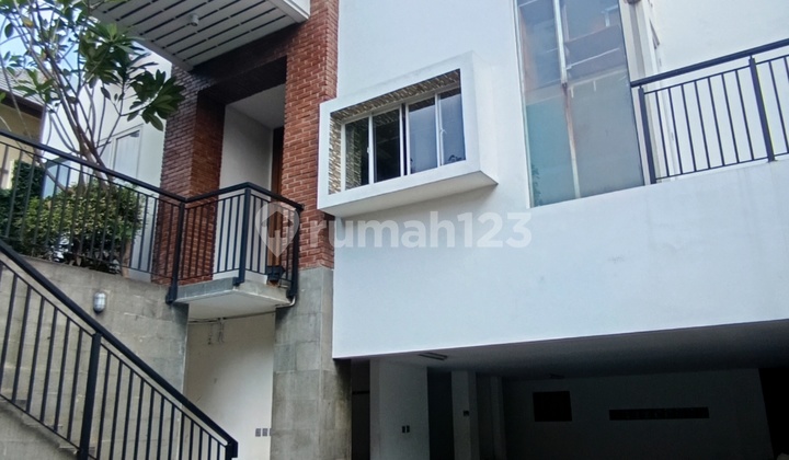 FOR RENT LUXURY HOUSE IN PONDOK INDAH (PRIME LOCATION)