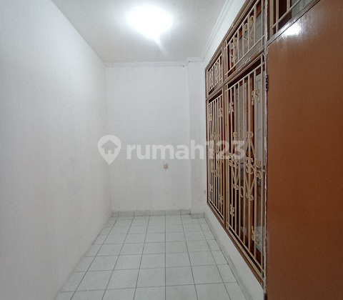 For Quick Sale Strategic Commercial House in Tomang, West Jakarta 2