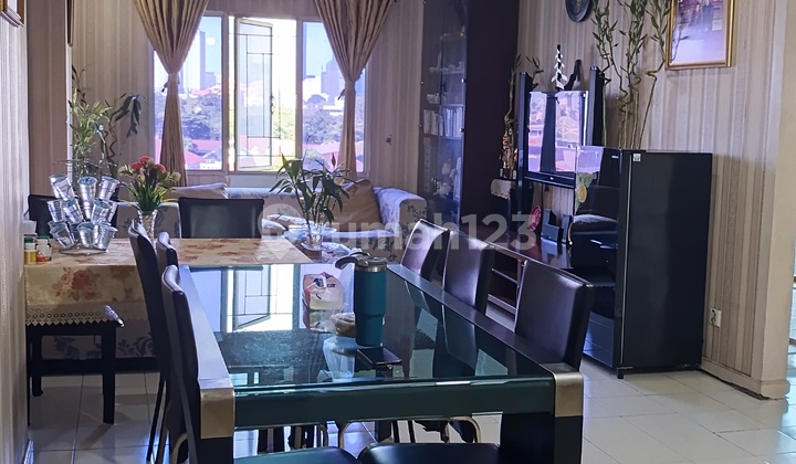 DIJUAL APARTEMEN SEMANGGI 3BR LOKASI STRATEGIS LANTAI RENDAH
